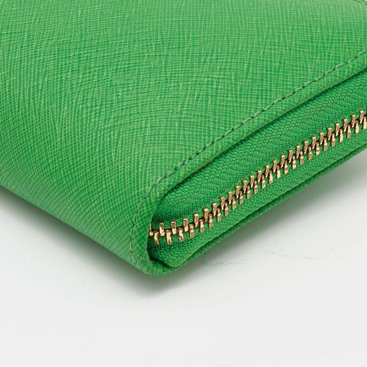 مملوكة مسبقًا Michael Kors Green Leather Jet Set Zip Around Wristlet Wallet