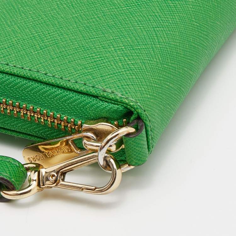 مملوكة مسبقًا Michael Kors Green Leather Jet Set Zip Around Wristlet Wallet