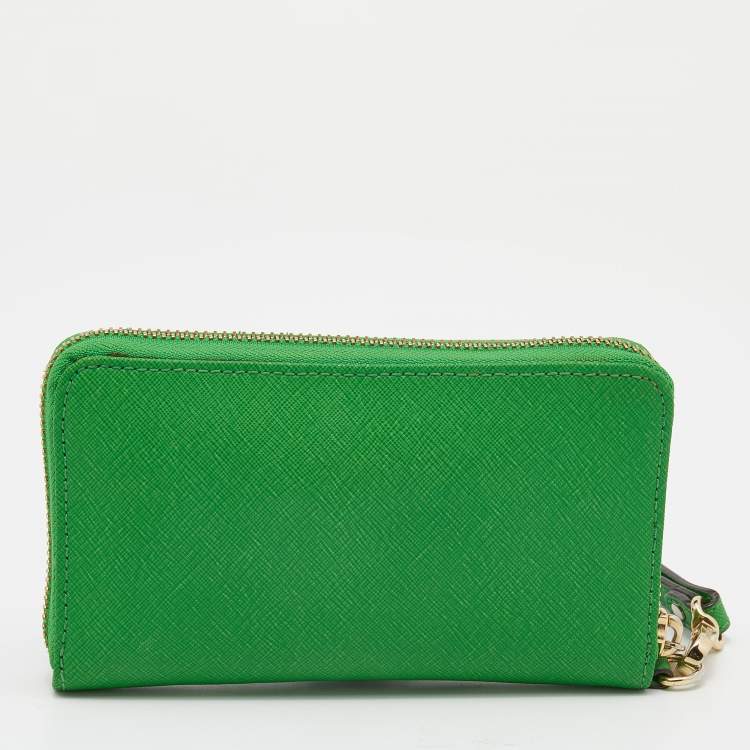 مملوكة مسبقًا Michael Kors Green Leather Jet Set Zip Around Wristlet Wallet