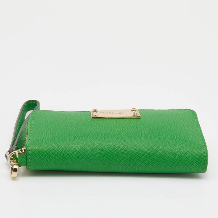 مملوكة مسبقًا Michael Kors Green Leather Jet Set Zip Around Wristlet Wallet