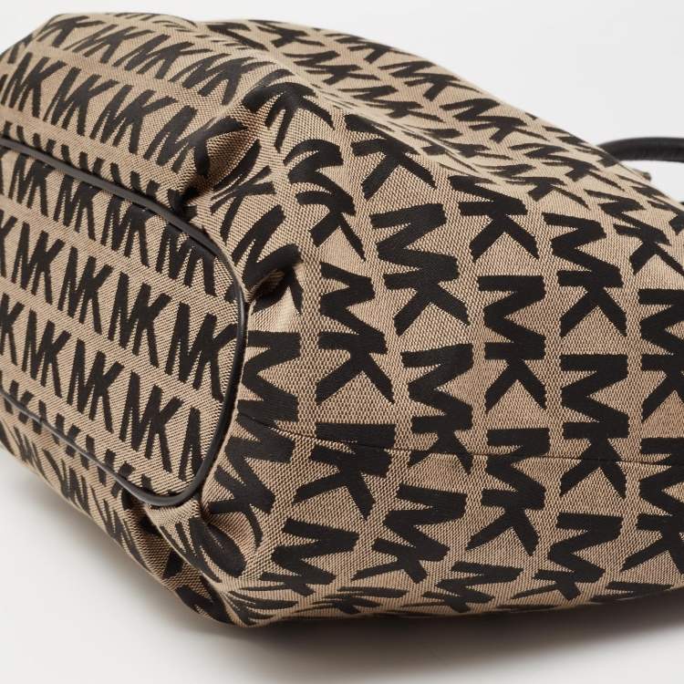 Pre Owned Michael Kors Beige/Black Signature Canvas and Leather Jet Set Drawstring Bag