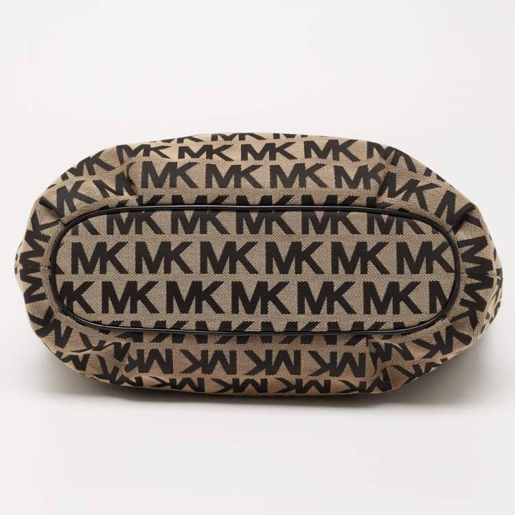 Pre Owned Michael Kors Beige/Black Signature Canvas and Leather Jet Set Drawstring Bag