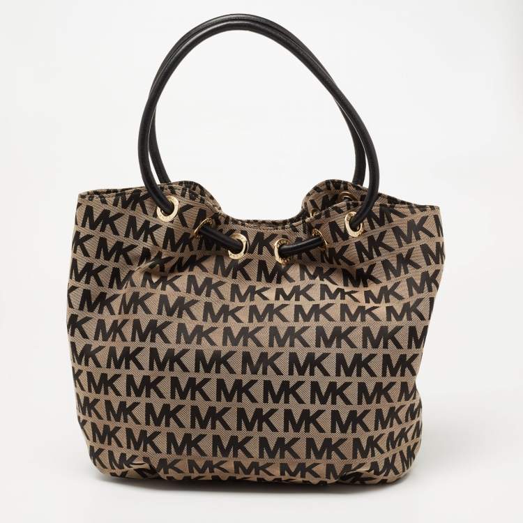 Pre Owned Michael Kors Beige/Black Signature Canvas and Leather Jet Set Drawstring Bag