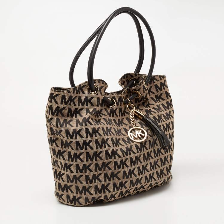Pre Owned Michael Kors Beige/Black Signature Canvas and Leather Jet Set Drawstring Bag
