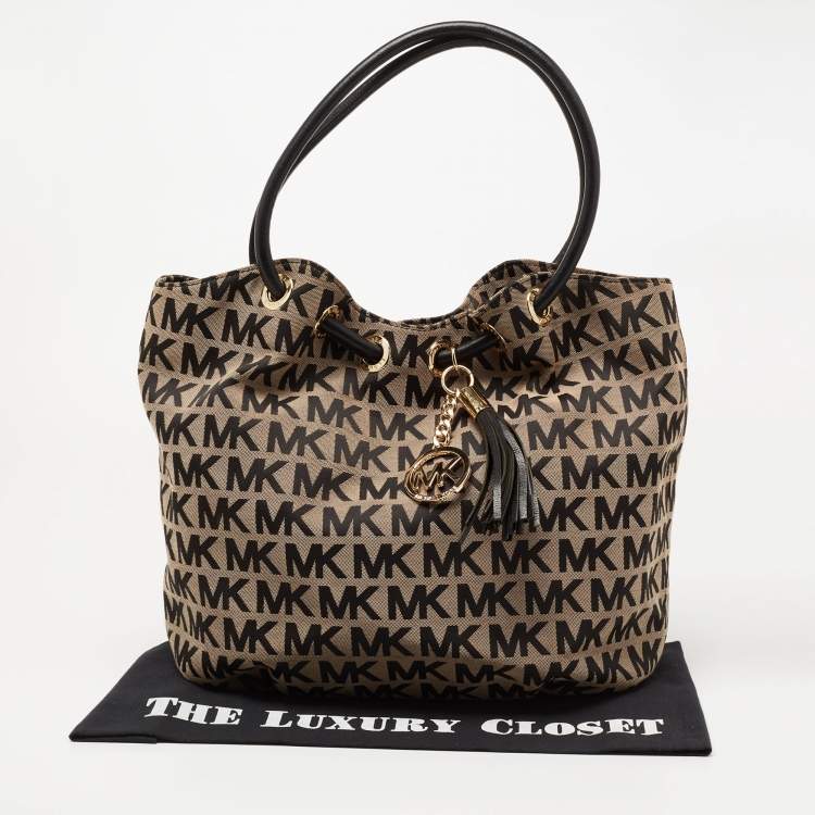Pre Owned Michael Kors Beige/Black Signature Canvas and Leather Jet Set Drawstring Bag