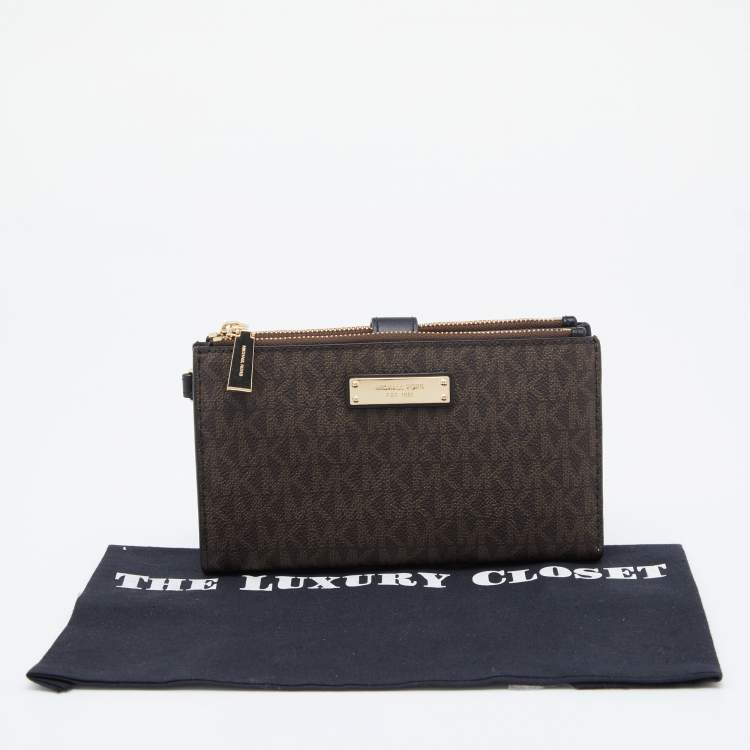 Pre Owned Michael Kors Brown Signature Coated Canvas Adele Smartphone Wallet