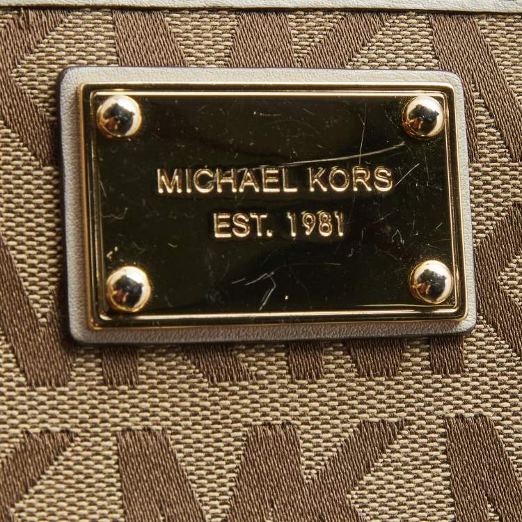 Pre Owned Michael Kors Beige/White Signature Canvas and Leather Zip Around Wallet