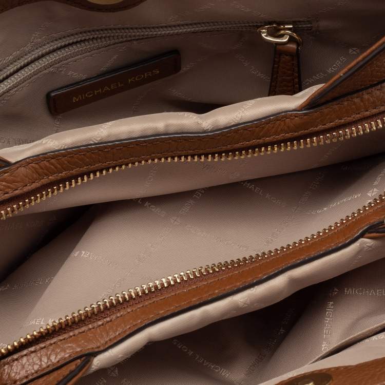 Pre Owned Michael Kors Beige/Brown Signature Canvas and Leather Small Susan Shoulder Bag