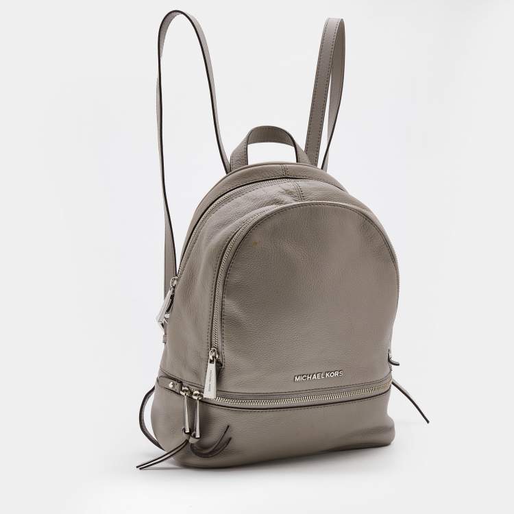 مملوكة مسبقًا Michael Kors Grey Leather Rhea Medium Backpack