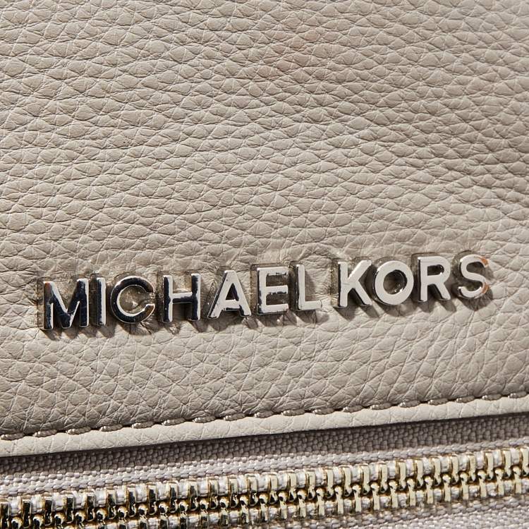 مملوكة مسبقًا Michael Kors Grey Leather Rhea Medium Backpack