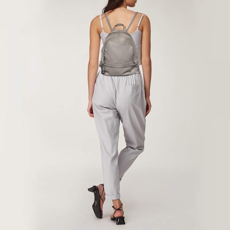 مملوكة مسبقًا Michael Kors Grey Leather Rhea Medium Backpack