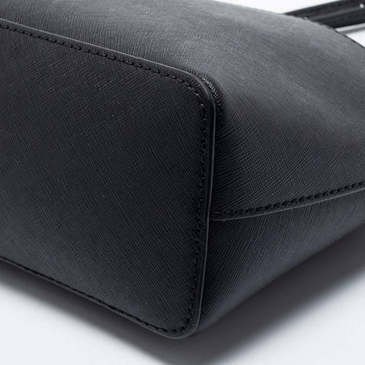 Pre Owned Michael Kors Black Leather Medium Dome Crossbody Bag