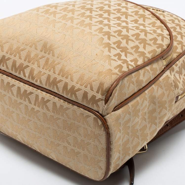 مملوكة مسبقًا Michael Kors Beige/Brown Signature Coated Canvas Jet Set Backpack