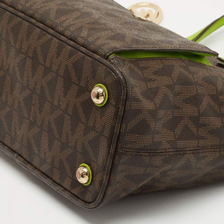 مملوكة مسبقًا Michael Kors Brown/Green Signature Coated Canvas and Leather Medium Snap Pocket Tote