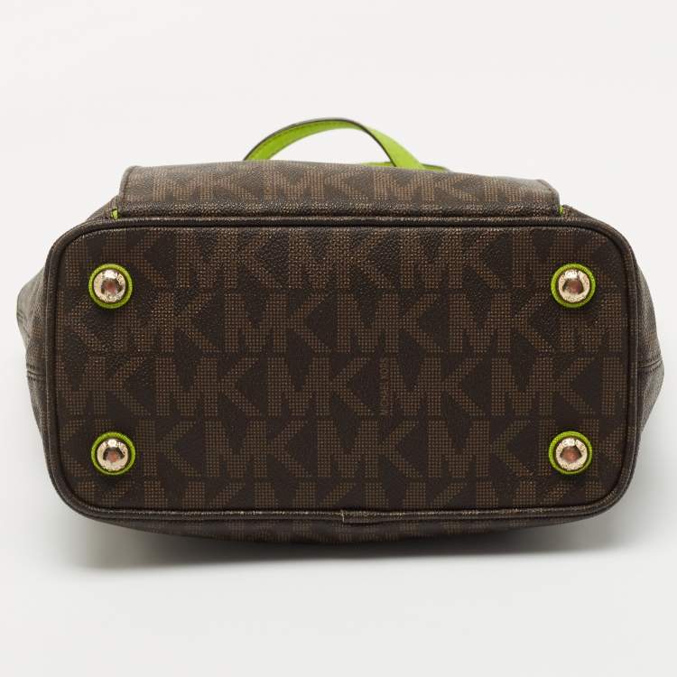 مملوكة مسبقًا Michael Kors Brown/Green Signature Coated Canvas and Leather Medium Snap Pocket Tote