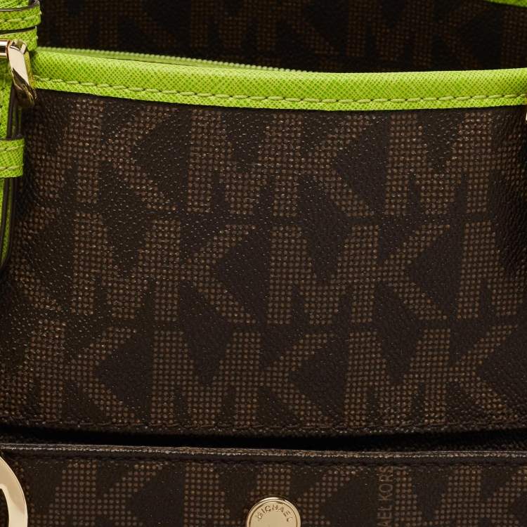 مملوكة مسبقًا Michael Kors Brown/Green Signature Coated Canvas and Leather Medium Snap Pocket Tote