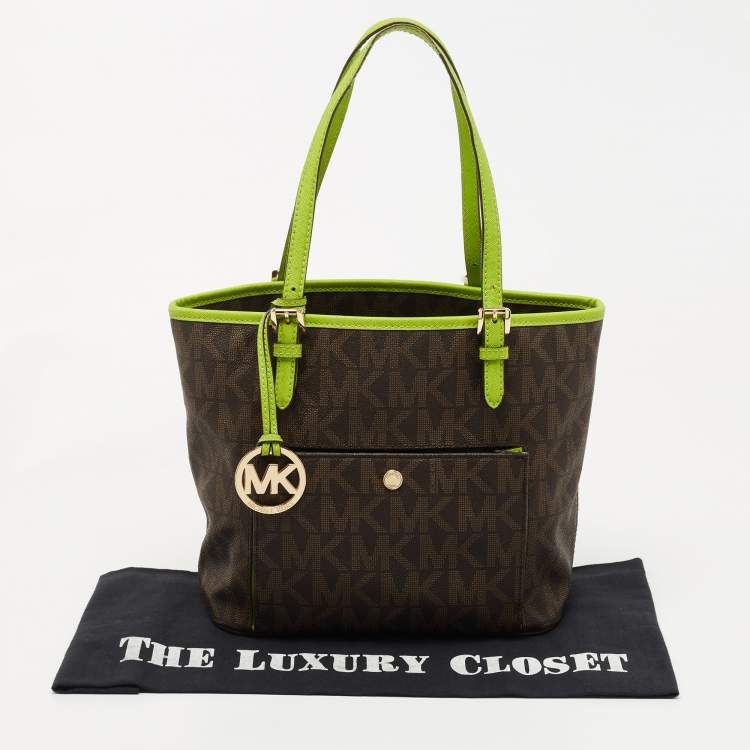 مملوكة مسبقًا Michael Kors Brown/Green Signature Coated Canvas and Leather Medium Snap Pocket Tote