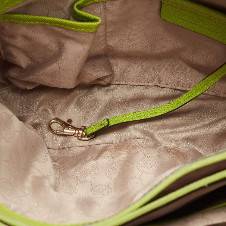 مملوكة مسبقًا Michael Kors Brown/Green Signature Coated Canvas and Leather Medium Snap Pocket Tote