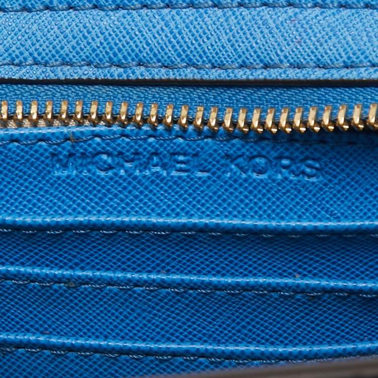 مملوكة مسبقًا Michael Kors Light Blue Leather Mini Selma Crossbody Bag