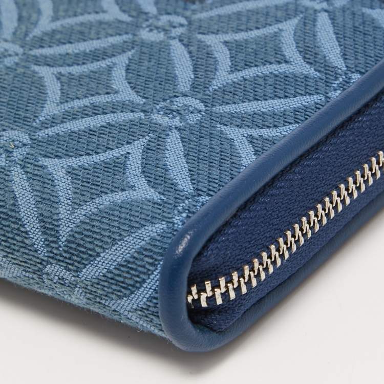 مملوكة مسبقًا Michael Kors Blue Monogram Jacquard Canvas and Leather Zip Around Card Case 