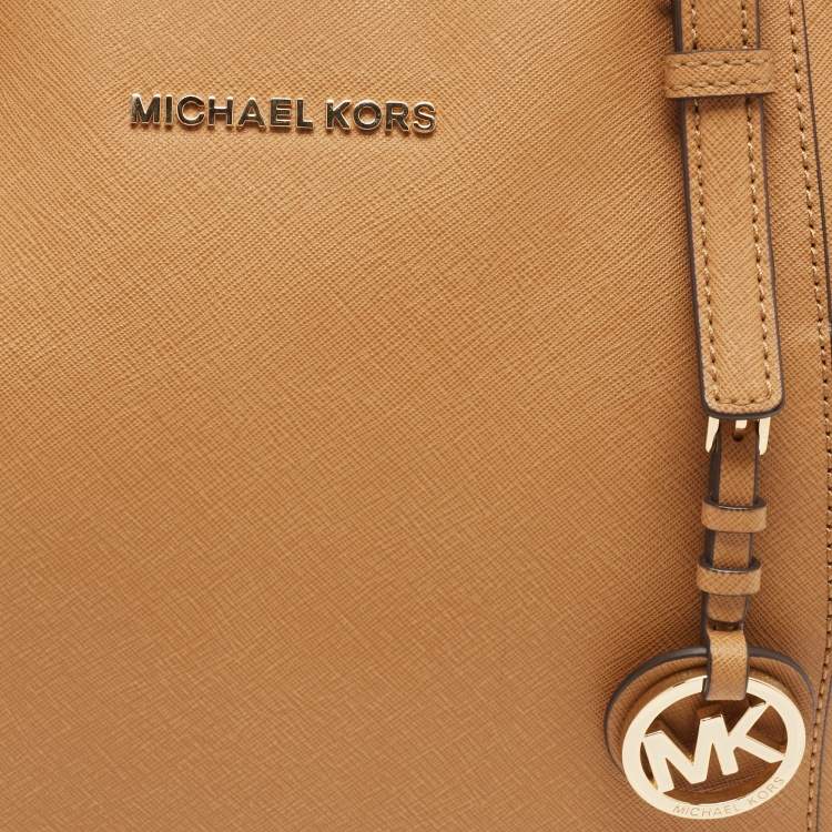 Pre Owned Michael Michael Kors Beige Leather Medium Jet Set Top Zip Tote