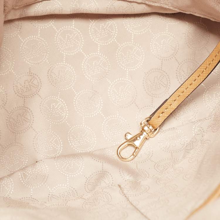 Pre Owned Michael Michael Kors Beige Leather Medium Jet Set Top Zip Tote