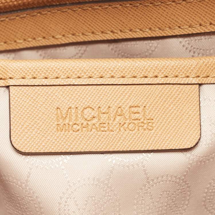 Pre Owned Michael Michael Kors Beige Leather Medium Jet Set Top Zip Tote