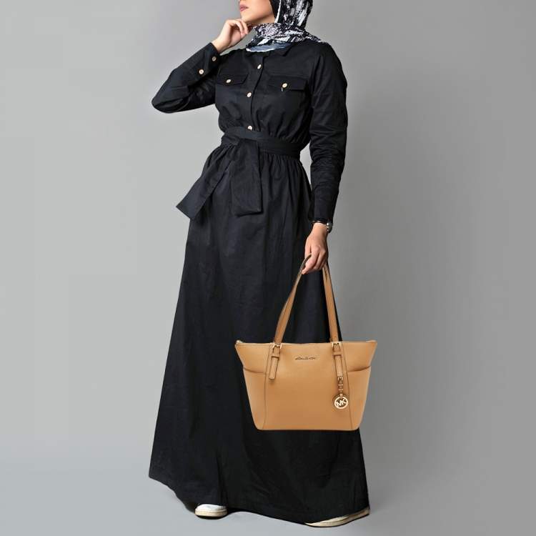 Pre Owned Michael Michael Kors Beige Leather Medium Jet Set Top Zip Tote