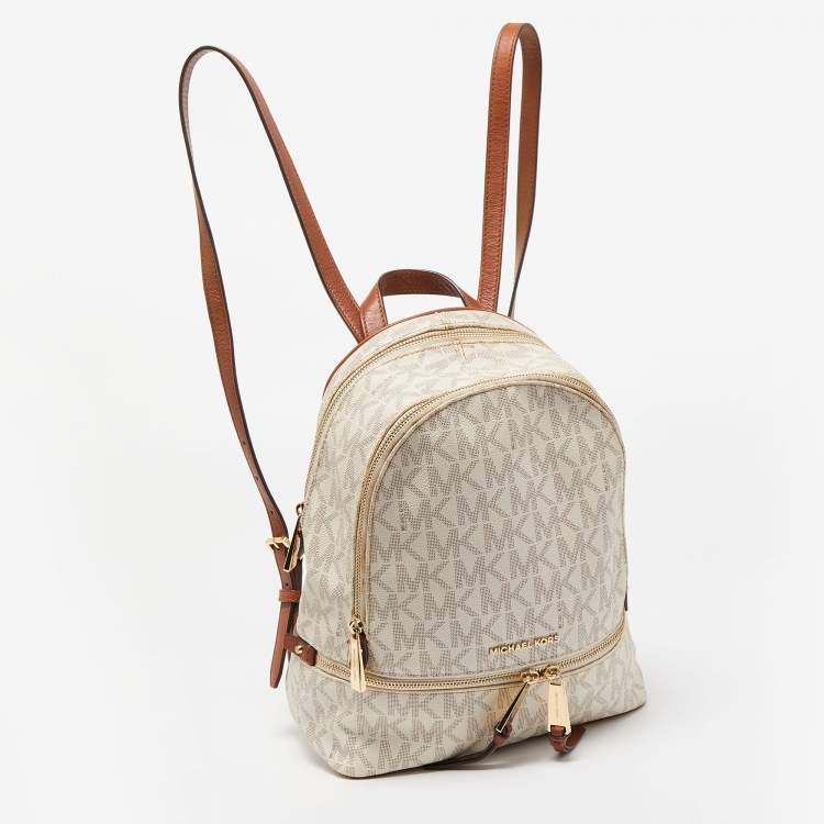 مملوكة مسبقًا Michael Kors White/Tan Signature Coated Canvas and Leather Rhea Backpack