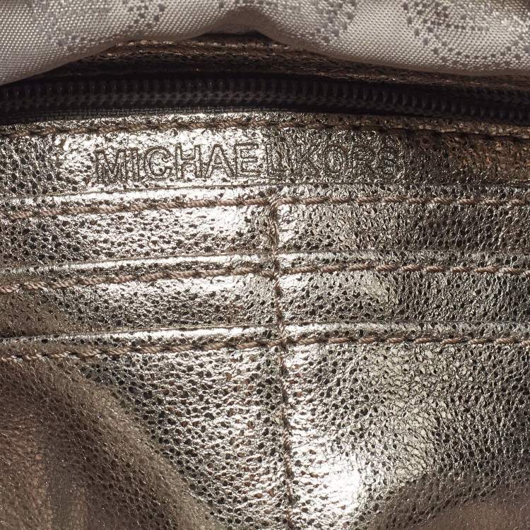 Pre Owned Michael Kors Metallic Grey Leather Fallon Wristlet Clutch