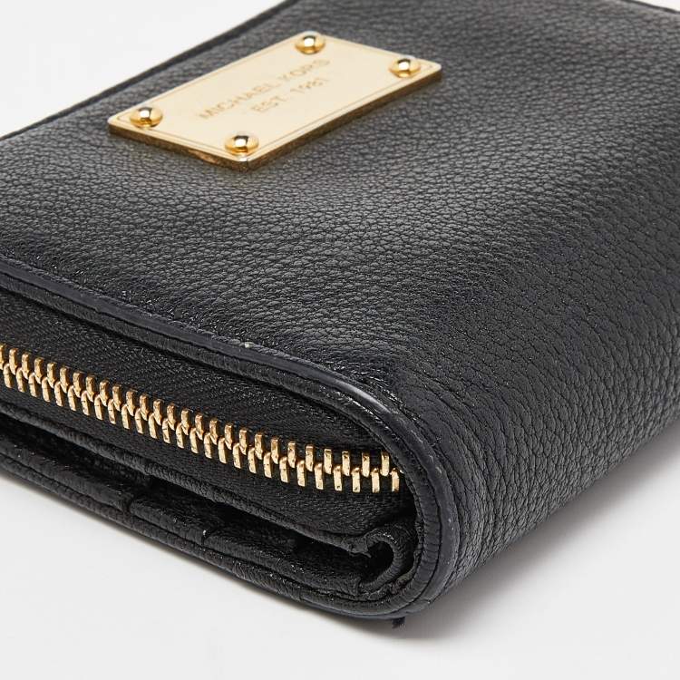 Pre Owned Michael Kors Black Leather Zip Around Wallet