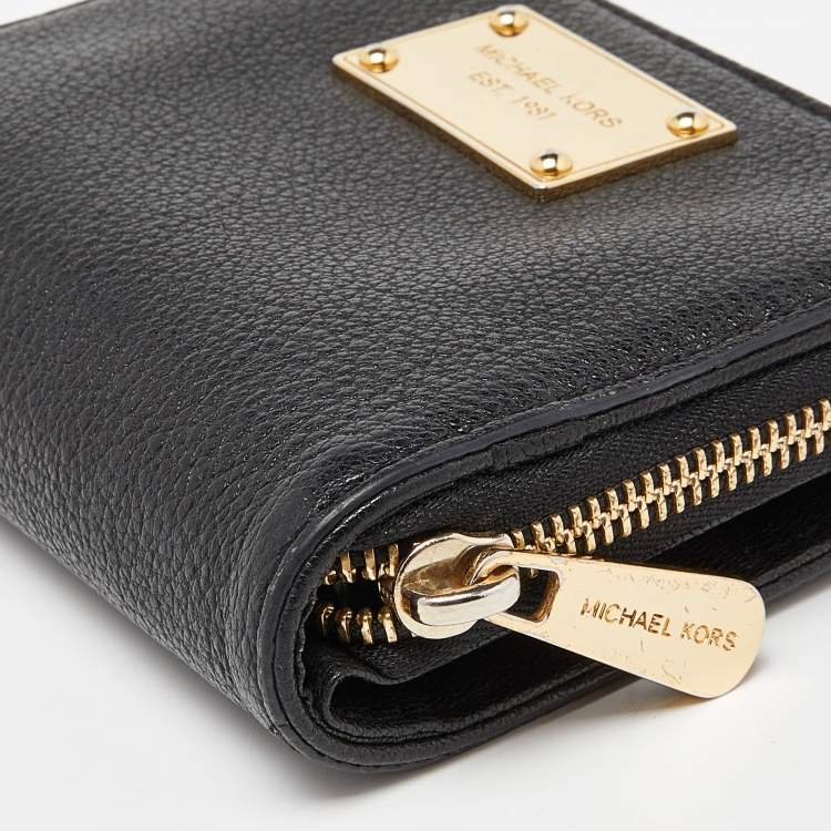 Pre Owned Michael Kors Black Leather Zip Around Wallet