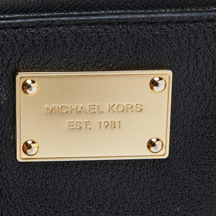 Pre Owned Michael Kors Black Leather Zip Around Wallet