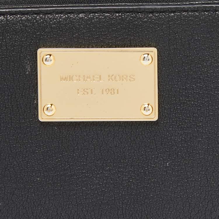 Pre Owned Michael Kors Black Leather Zip Around Wallet