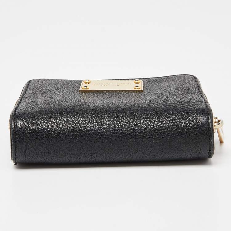 Pre Owned Michael Kors Black Leather Zip Around Wallet