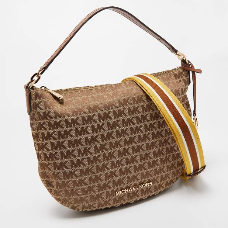 Pre Owned Michael Kors Beige Signature Canvas Bedford Hobo
