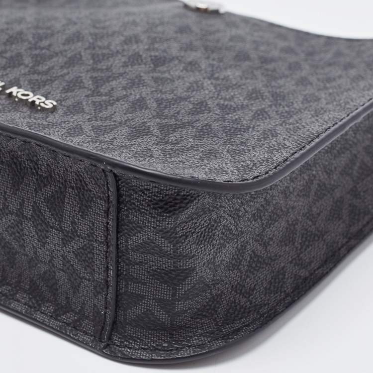 Pre Owned Michael Kors Black Signature Coated Canvas Briley Messenger Bag