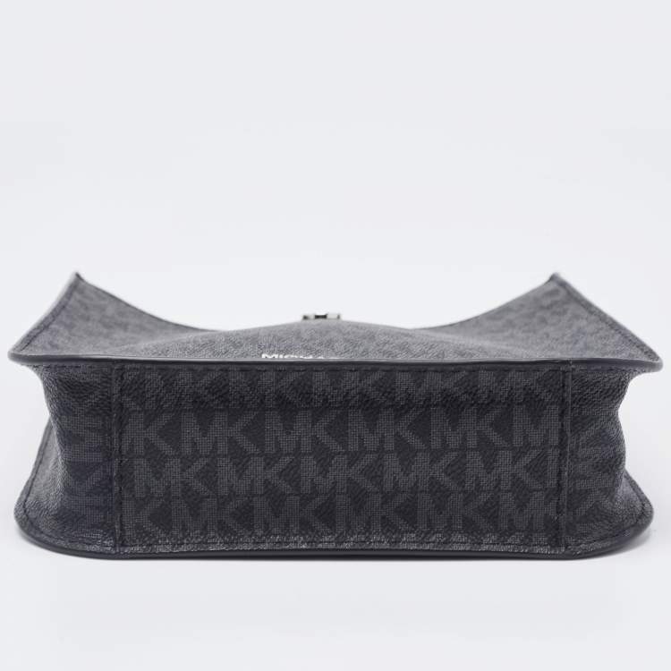 Pre Owned Michael Kors Black Signature Coated Canvas Briley Messenger Bag