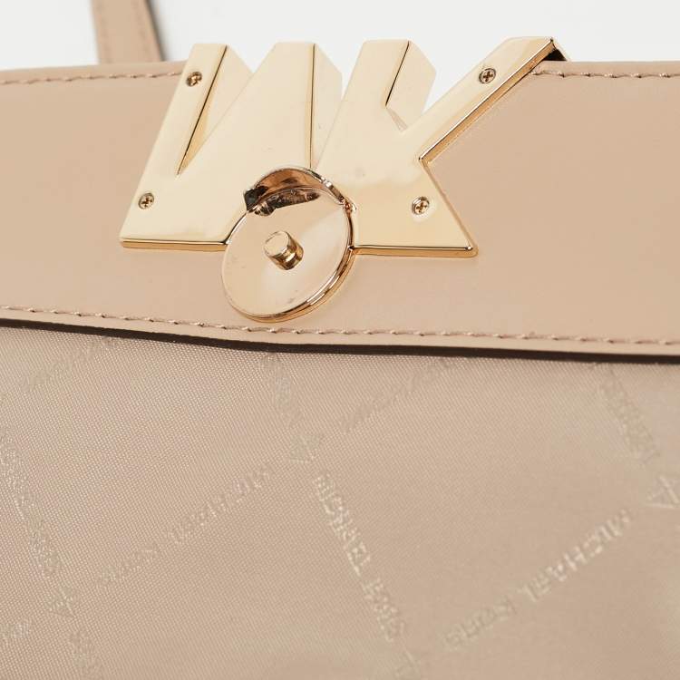 Pre Owned Michael Kors Beige Leather Montgomery Clutch Bag