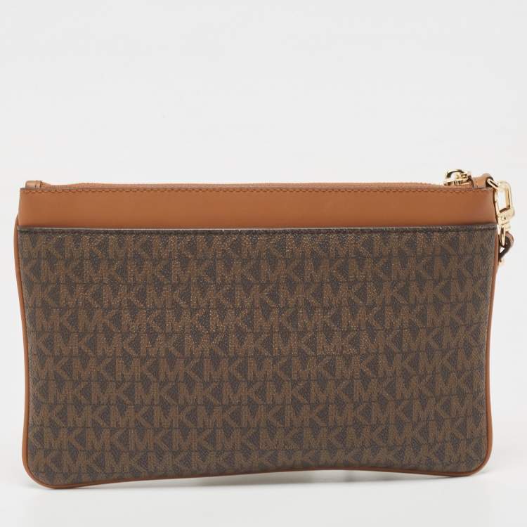 Pre Owned Michael Kors Brown/Tan Signature Coated Canvas Zip Wristlet Pouch