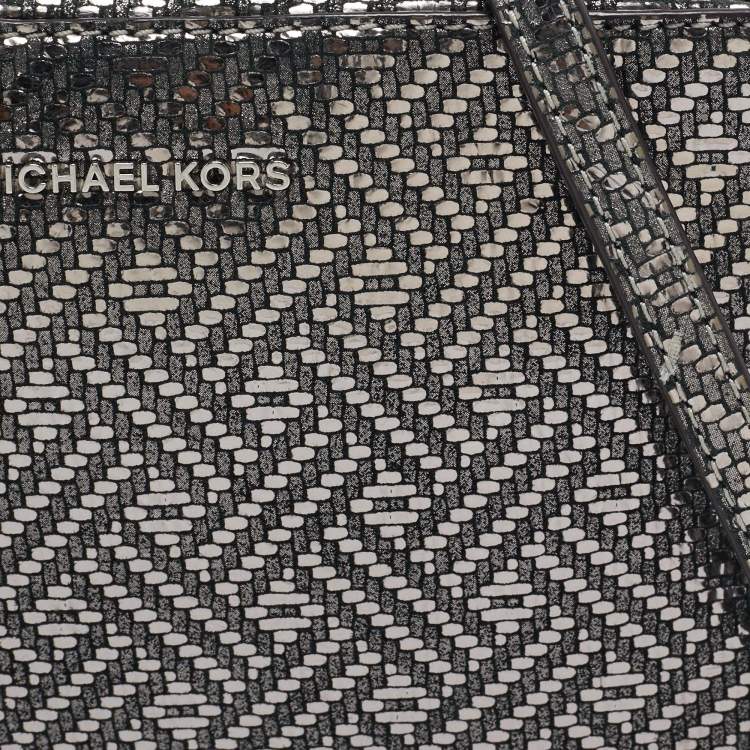 Pre Owned Michael Kors Metallic Grey Textured Leather Ginny Camera Crossbody Bag