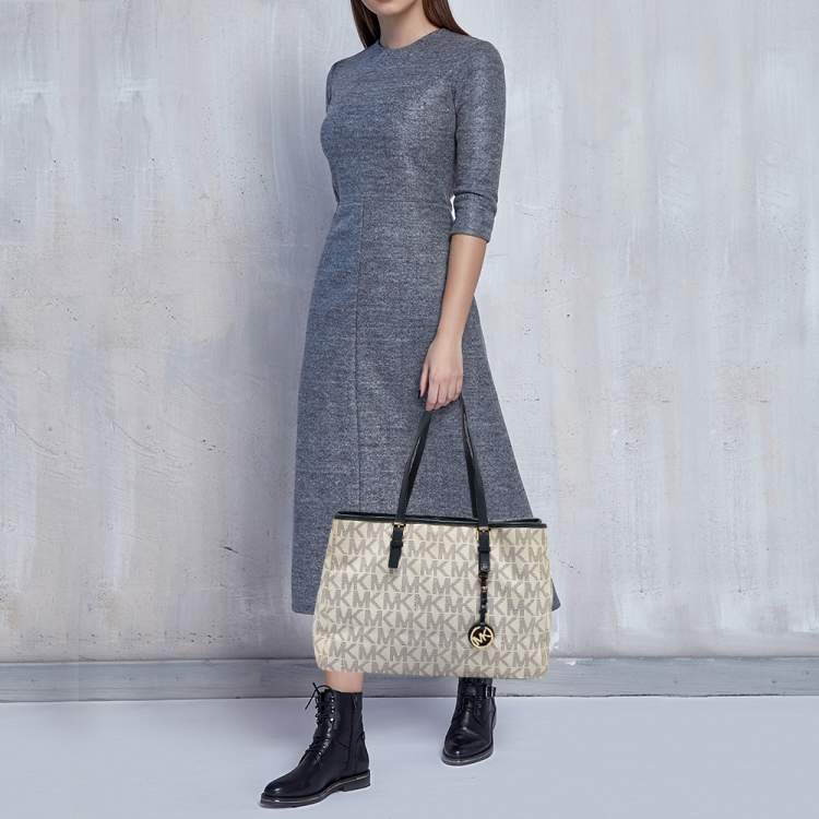 Pre Owned Michael Kors Navy Blue/White Signature Coated Canvas and Leather Jet Set Tote