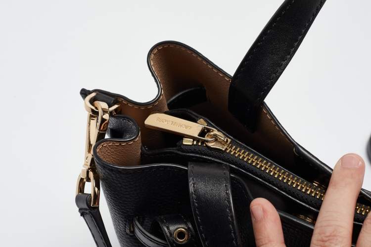 Pre Owned Michael Kors Black Leather Small Emilia Tote