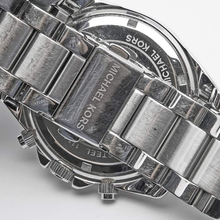 Pre Owned Michael Kors Silver Stainless Steel Crystal MK5165 Women's Wristwatch 39 mm