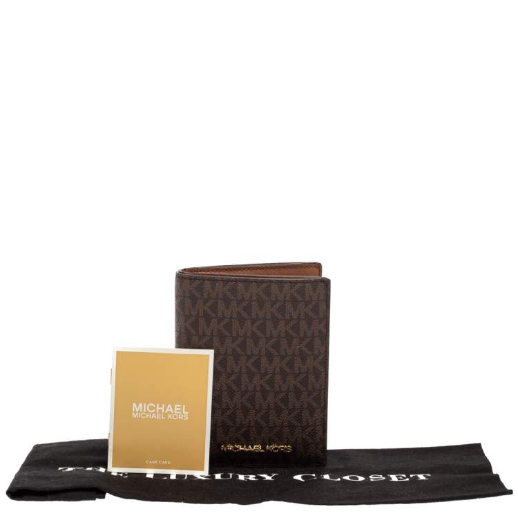 Pre Owned MICHAEL Michael Kors Brown Signature Coated Canvas Jet Set Travel Passport Case