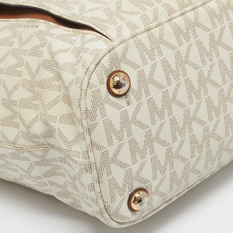 Pre Owned MICHAEL Michael Kors Off White Signature Coated Canvas  Jet Set Snap Pocket Tote