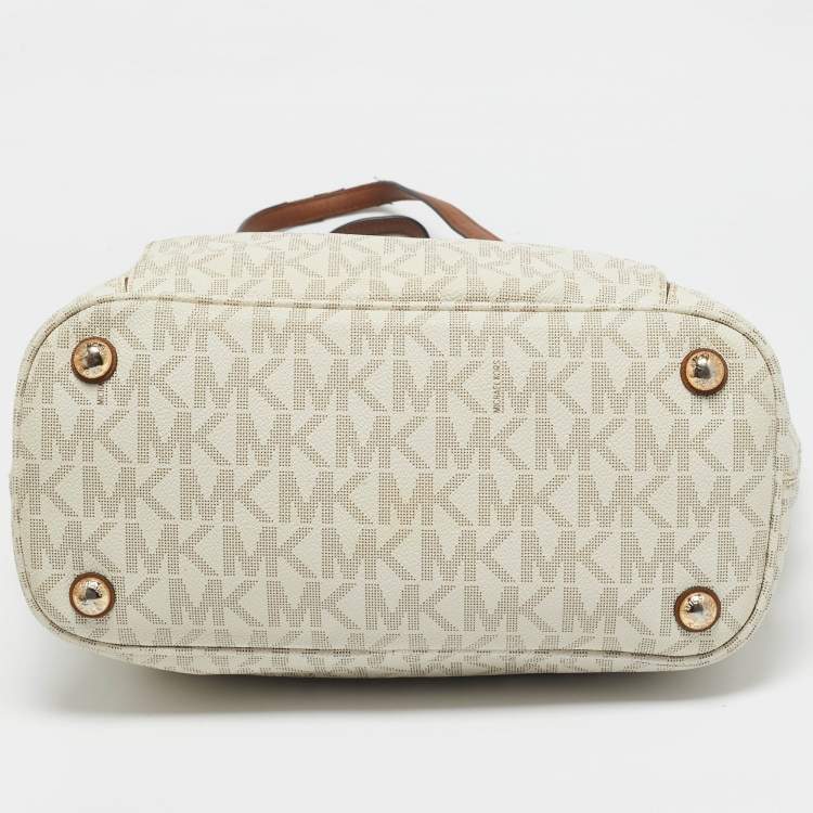 Pre Owned MICHAEL Michael Kors Off White Signature Coated Canvas  Jet Set Snap Pocket Tote