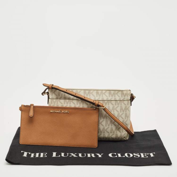 Pre Owned MICHAEL Michael Kors Off White Signature Coated Canvas Jet Set Travel Pochette Bag