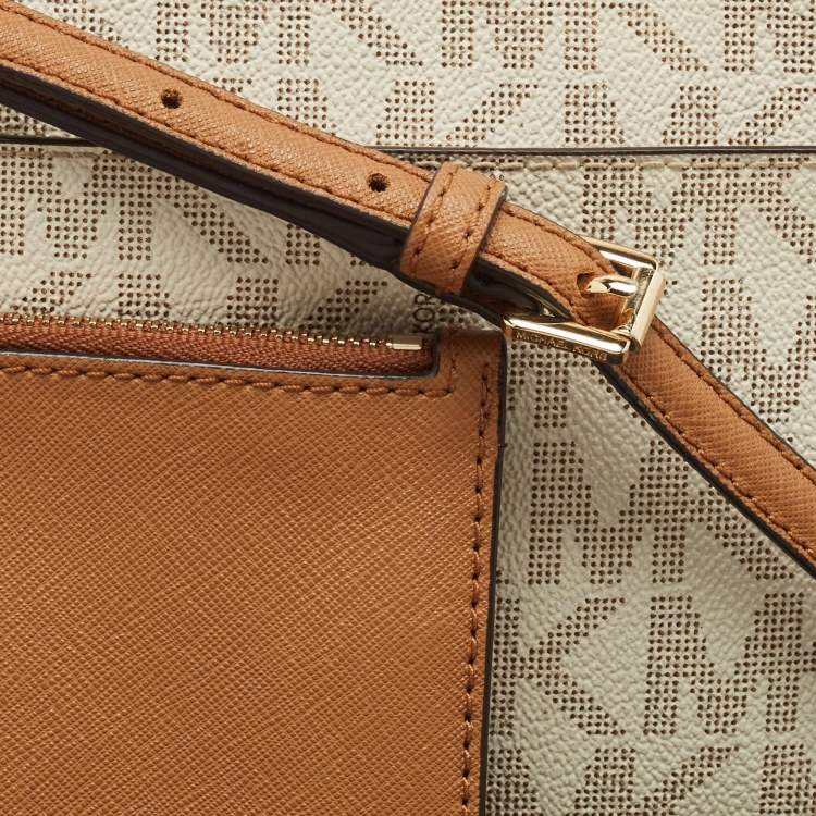 Pre Owned MICHAEL Michael Kors Off White Signature Coated Canvas Jet Set Travel Pochette Bag