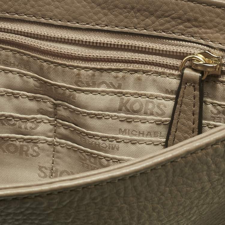 مملوكة مسبقًا MICHAEL Michael Kors Beige Leather Fulton Shoulder Bag